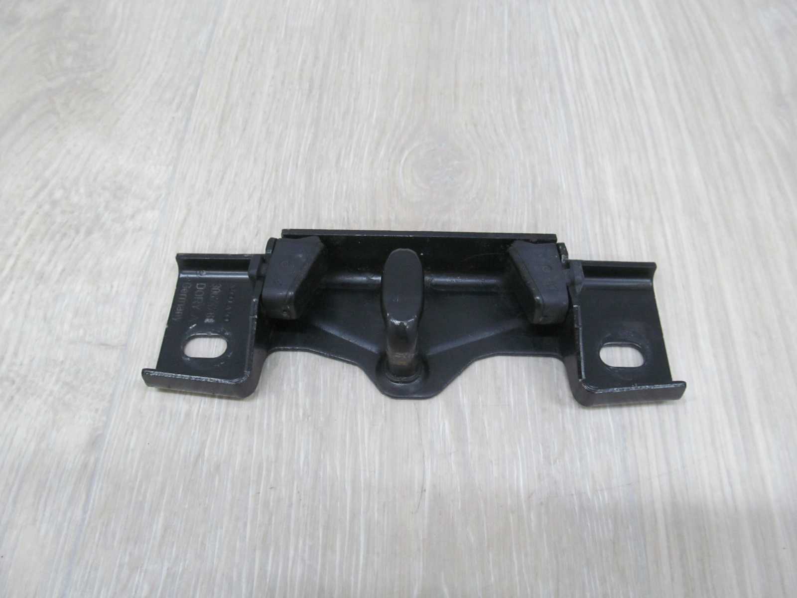 VOLVO S60 V70 XC70 LIFT 04- RYGIEL KLAPY BAGAZNIKA 30674768