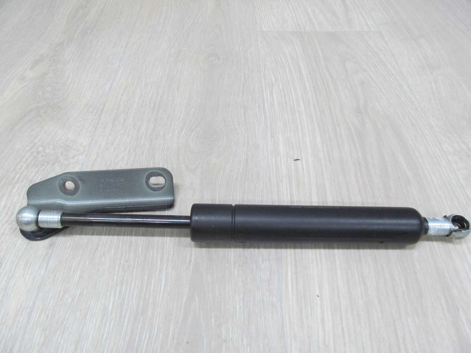 VOLVO V70 XC70 99- TELESKOP SILOWNIK KLAPY BAGAZNIKA 30674494