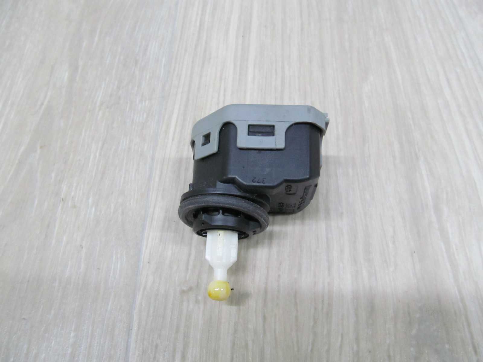 SKODA FABIA I SILNICZEK REGULACJI LAMPY 6Y0941295
