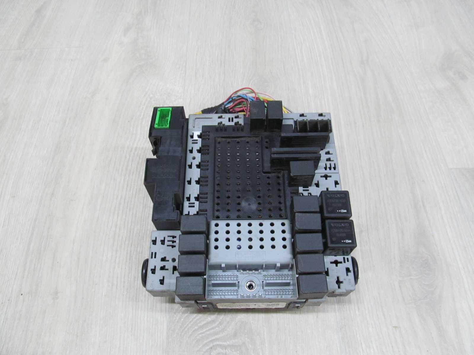 VOLVO S60 V70 XC90 02-14 SKRZYNKA MODUL CEM 30682664 08688513