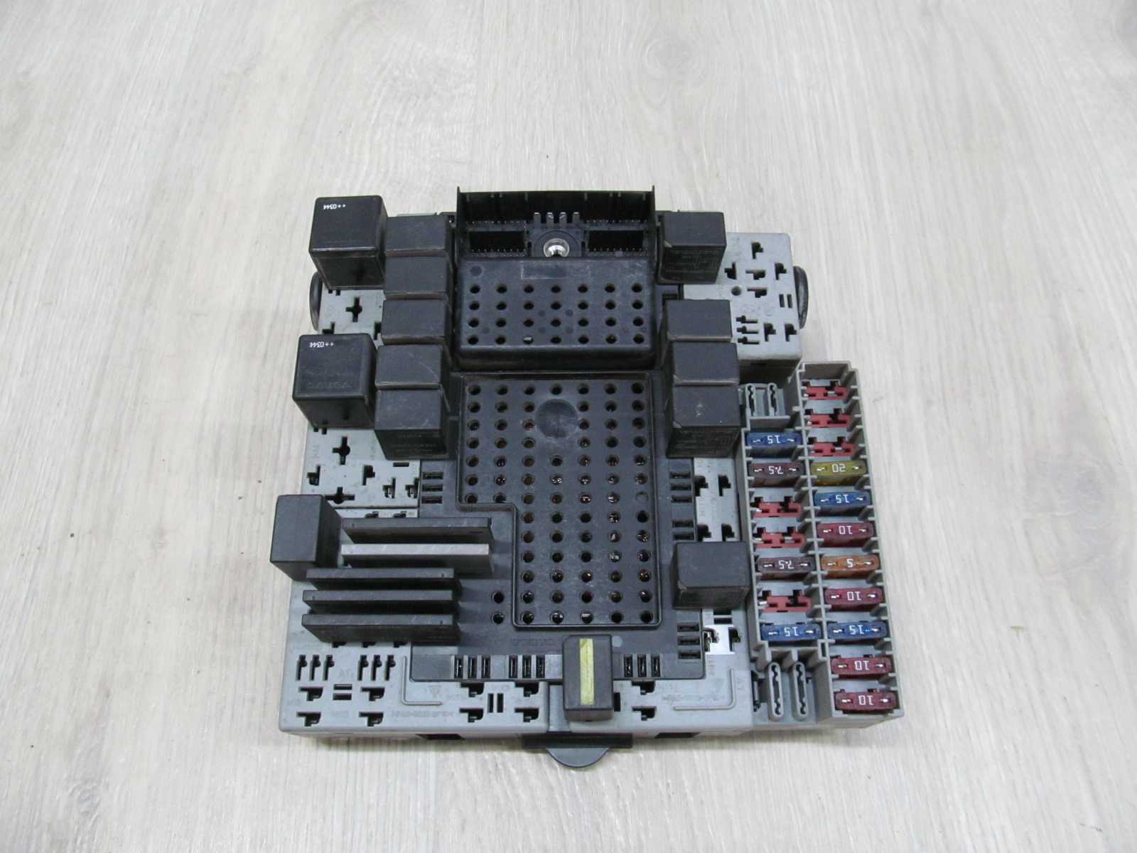 VOLVO S60 V70 XC70 XC90 SKRZYNKA BEZPIECZNIKOW MODUL REM 30679527 30658311 08696098