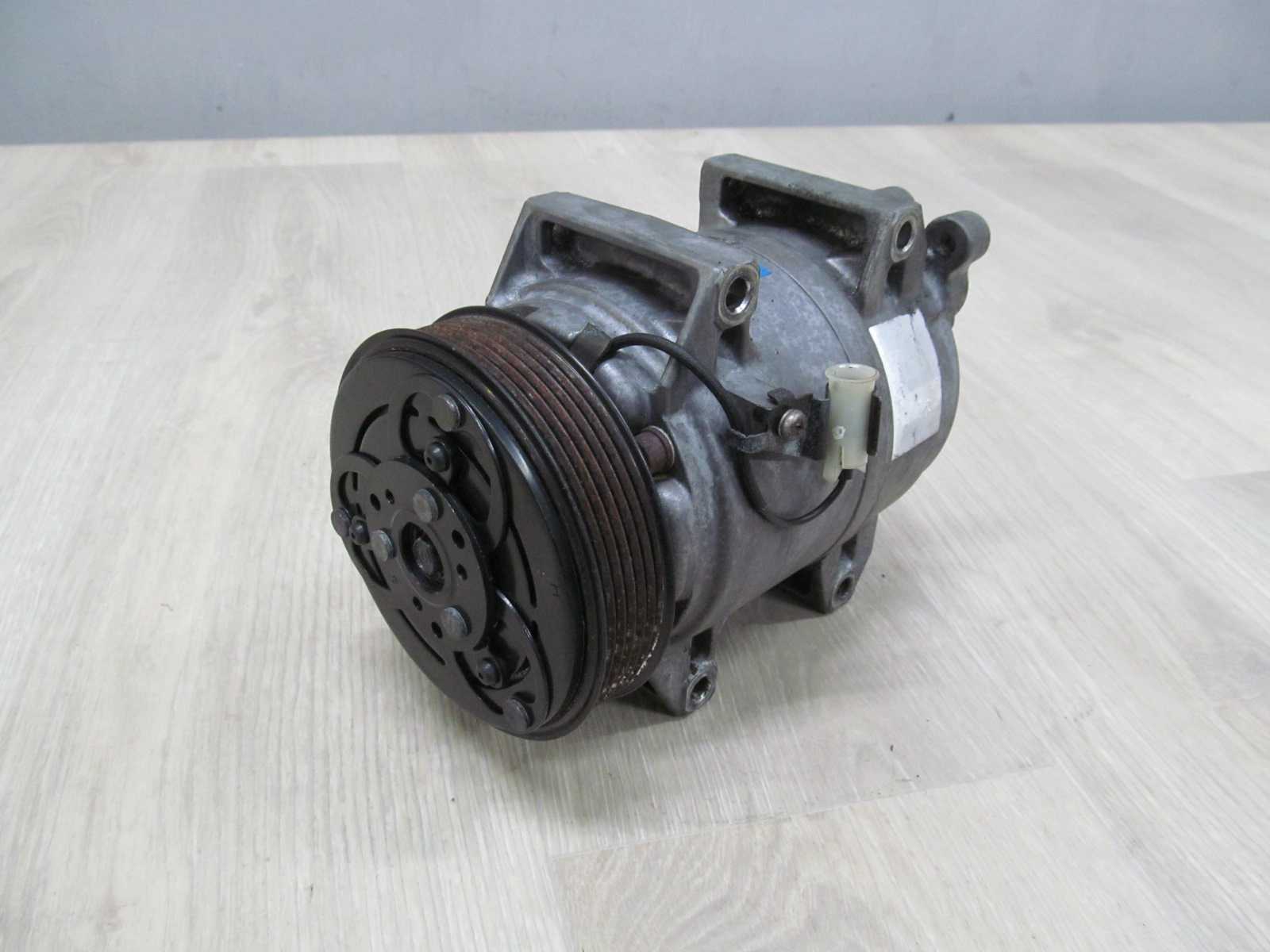 VOLVO S60 V70 XC 2.4 D5 SPREZARKA KLIMATYZACJI 8708581