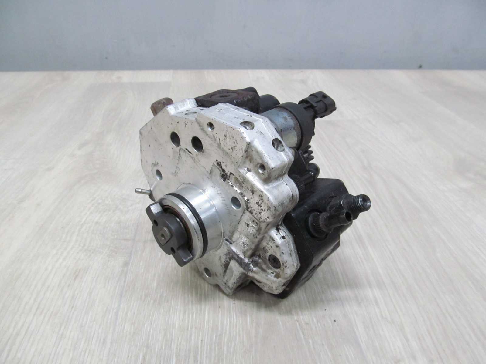 VOLVO S60 V70 S80 XC 2.4 D5 POMPA WTRYSKOWA 0445010043 8689590