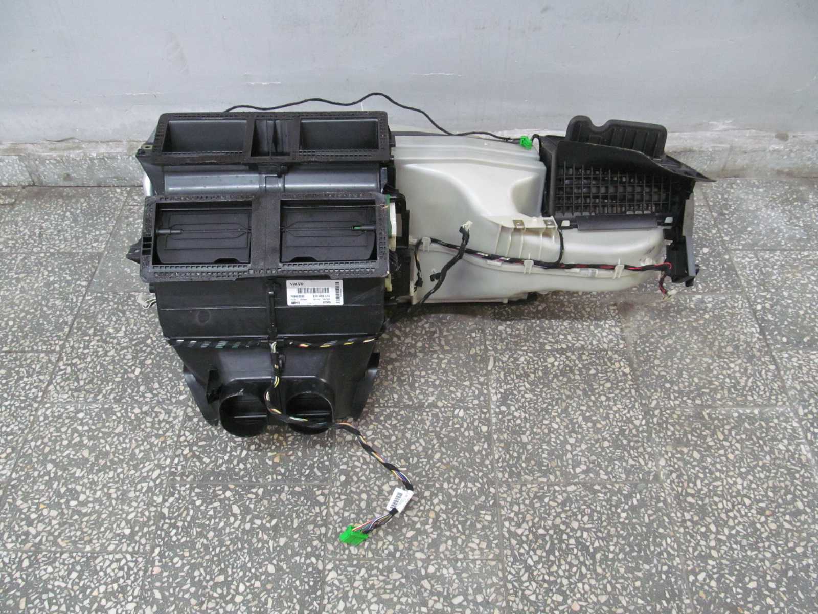 VOLVO S60 V70 XC70 XC NAGRZEWNICA 08693260 99-07