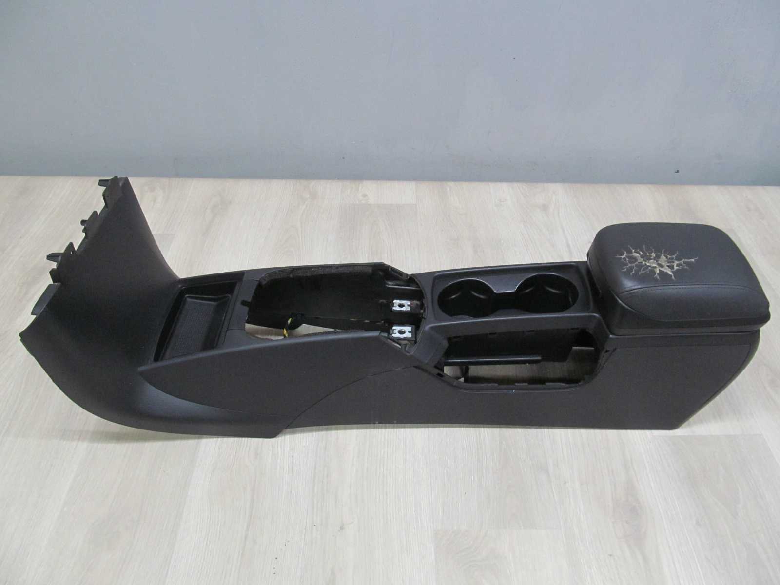 VOLVO S40 V50 TUNEL SRODKOWY PODLOKIETNIK 8687408 04-12
