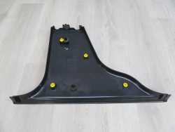 VOLVO S40 V50 TAPICERKA OSLONA POSZYCIE SLUPKA PRAWA 9486848 04-12
