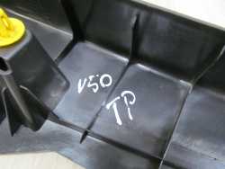 VOLVO V50 OSLONA BAGAZNIKA TYL PRAWA 8663549 04-12