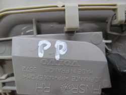 VOLVO V50 UCHWYT ZACZEP ROLETY PRZOD PRAWY 04-12