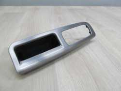 VOLVO V50 04-12 UCHWYT RACZKA DRZWI PRZOD LEWY 8663817