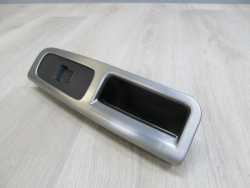 VOLVO V50 04-12 UCHWYT RACZKA DRZWI PRZOD PRAWY  8663815