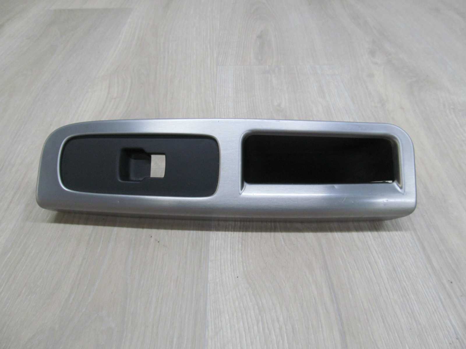 VOLVO V50 04-12 UCHWYT RACZKA DRZWI PRZOD PRAWY  8663815