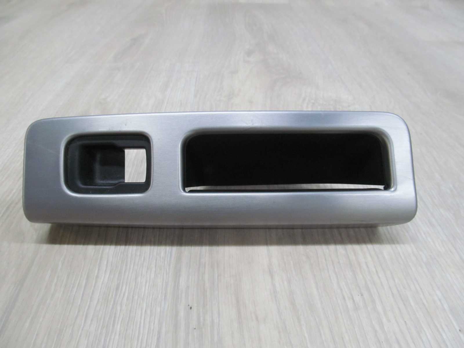 VOLVO V50 04-12 UCHWYT RACZKA DRZWI TYL PRAWY  8663819