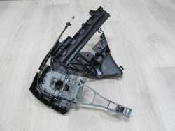 VOLVO S40 V50 04-13 UCHWYT PODSTAWA KLAMKI PRZOD LEWY 30699109