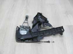 VOLVO S40 V50 04-13 UCHWYT PODSTAWA KLAMKI PRZOD LEWY 30699109