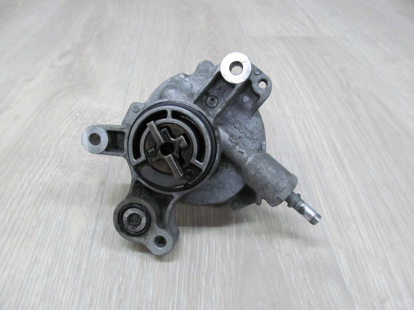 VOLVO C30 S40 V50 508 C5 2.0 D POMPA PODCISNIENIA D165-1B