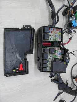 VOLVO S40 V50 2.0 D 04-12 WIAZKA INSTALACJA SKRZYNKA BEZPIECZNIKOW 30679815