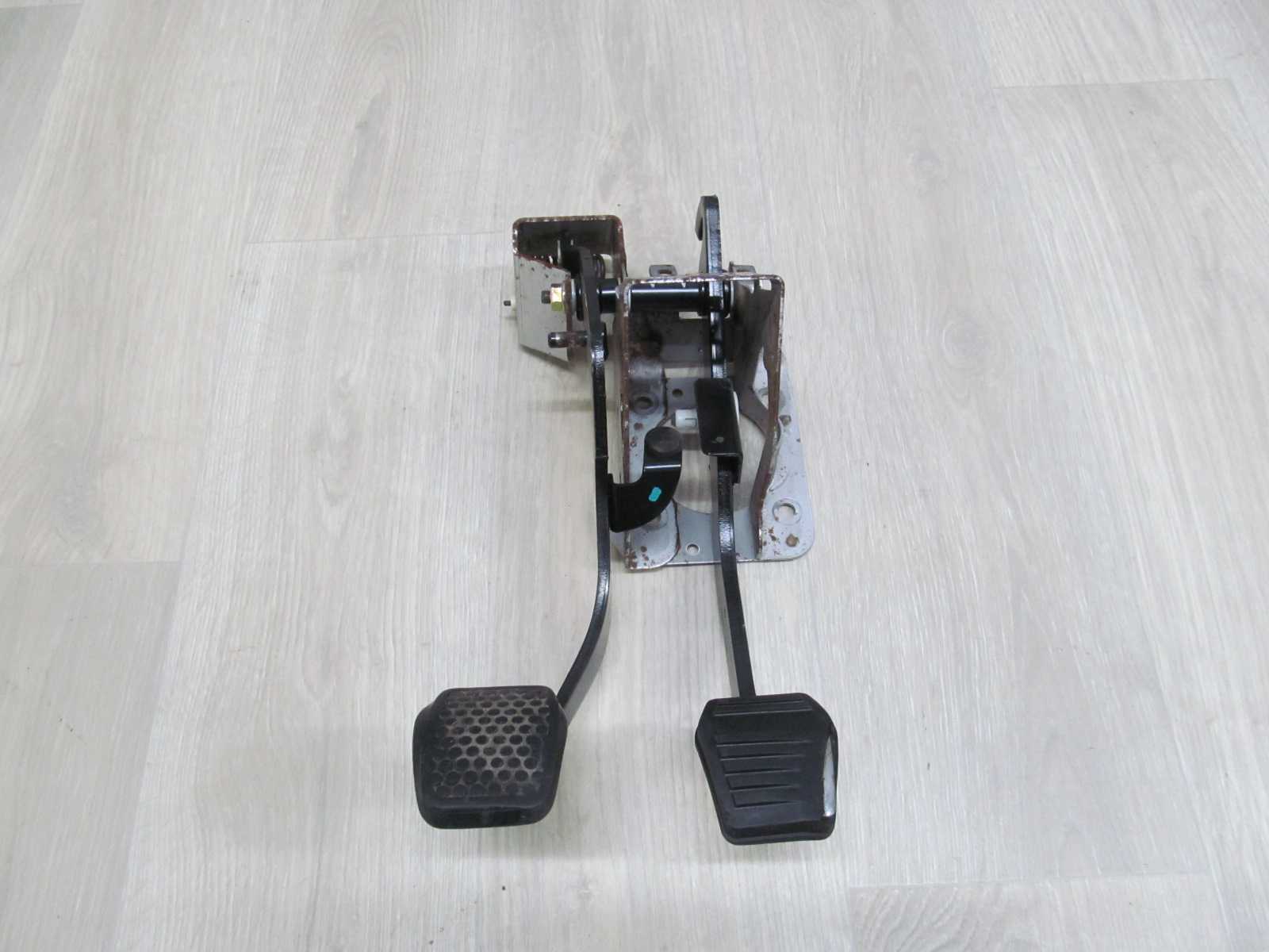 FORD FOCUS MK1 98-04 PEDAL SPRZEGLA HAMULCA 98AB2450