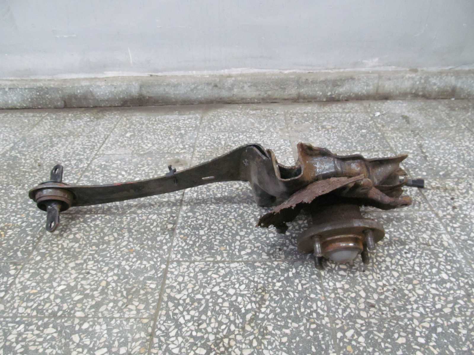 FORD FOCUS MK1 KOMBI 98-04r WAHACZ ZWROTNICA TYL LEWY