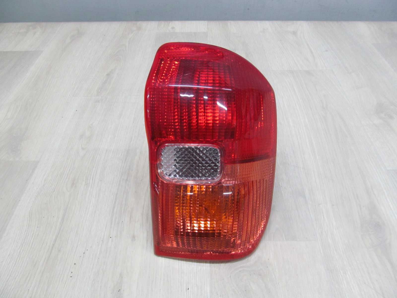 TOYOTA RAV4 II LAMPA TYLNA TYL PRAWA 00-03