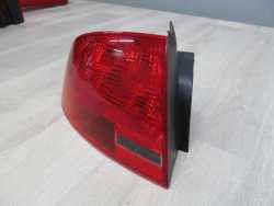 AUDI A4 B7 SEDAN LAMPA TYL TYLNA BLOTNIKA LEWA 04-07