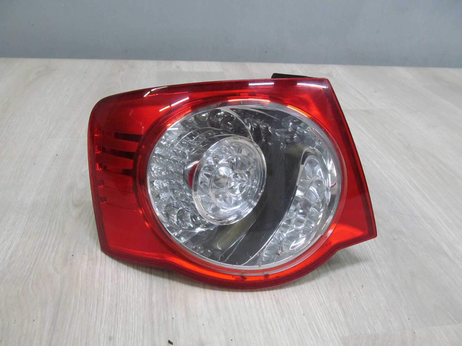VW JETTA 1K5 05-10 LAMPA TYL LEWA 1K5945095