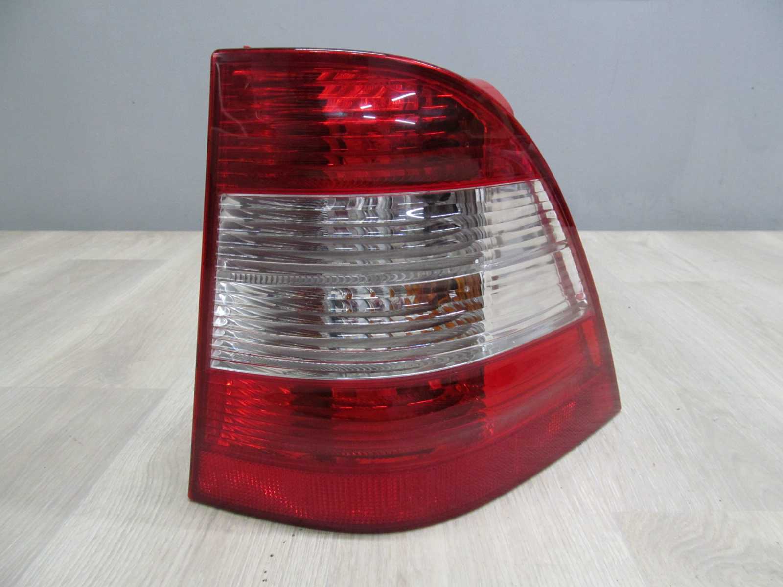 MERCEDES ML W163 LIFT LAMPA TYL PRAWA A1638202064 01-05
