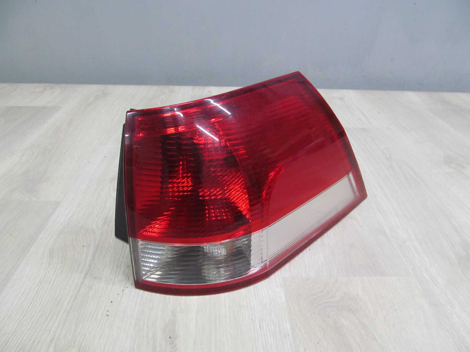 OPEL VECTRA C KOMBI LAMPA TYL TYLNA PRAWA 24469462 02-08