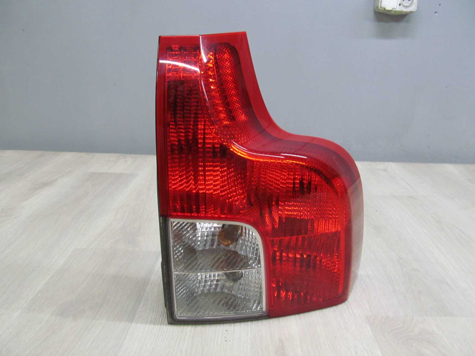 VOLVO XC90 LIFT LAMPA TYL PRAWA DOLNA ORYGINAL 30678990 06-11