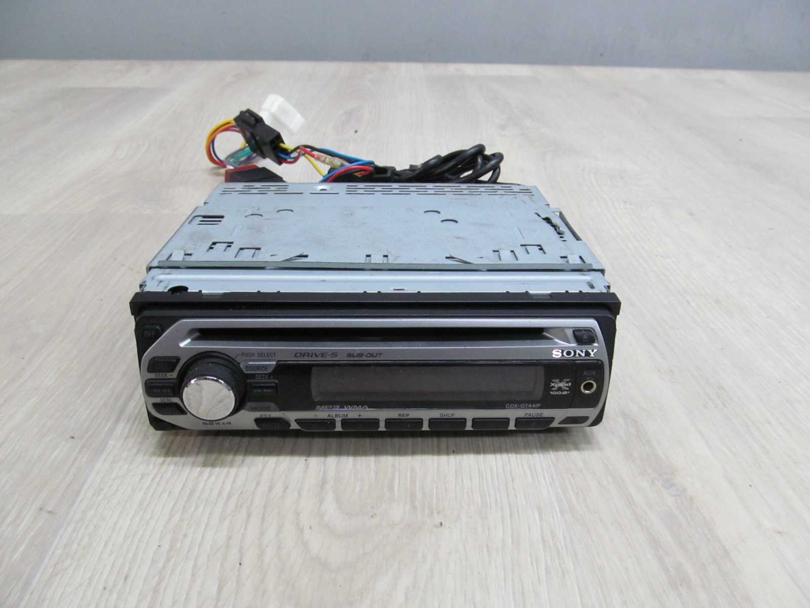 SONY XPLOD 100DB MP3 SUB-OUT 4X52W CDX-GT44IP CD IPHONE