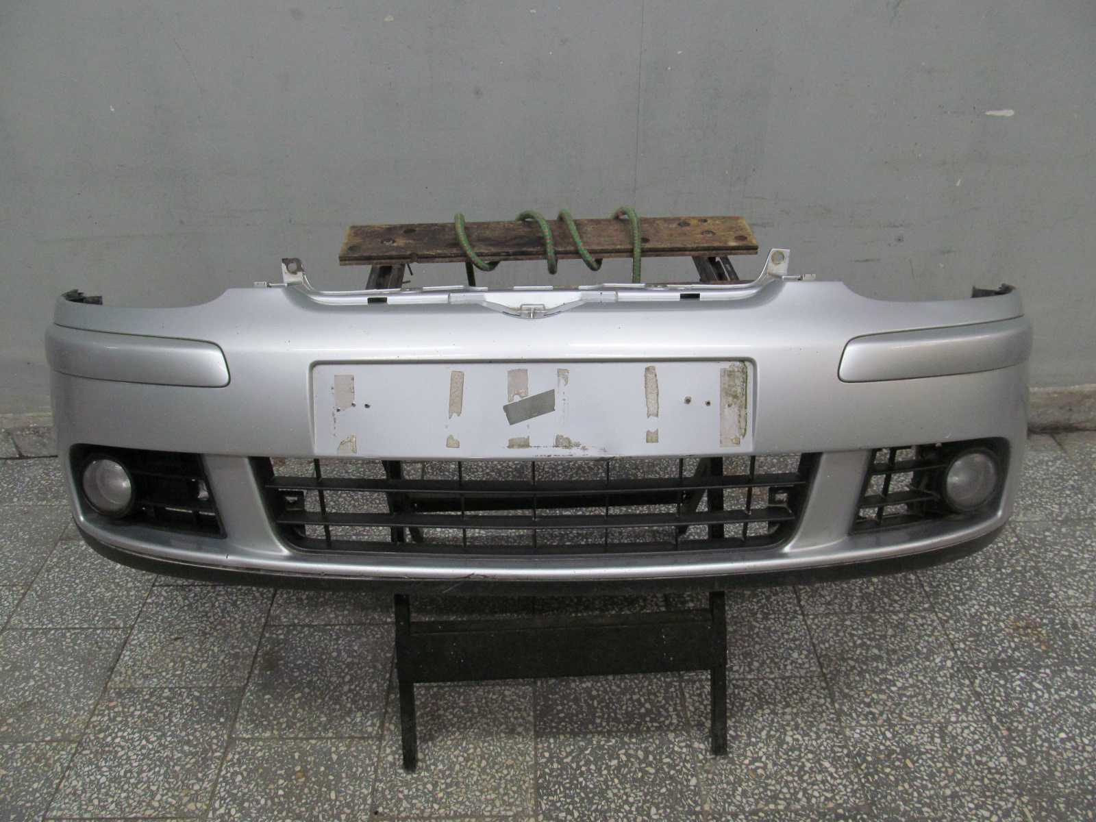 VW GOLF V ZDERZAK PRZOD HALOGENY KPL 03-09