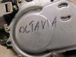 SKODA OCTAVIA KOMBI SILNICZEK WYCIERACZKI TYL 1U9955711 98-09