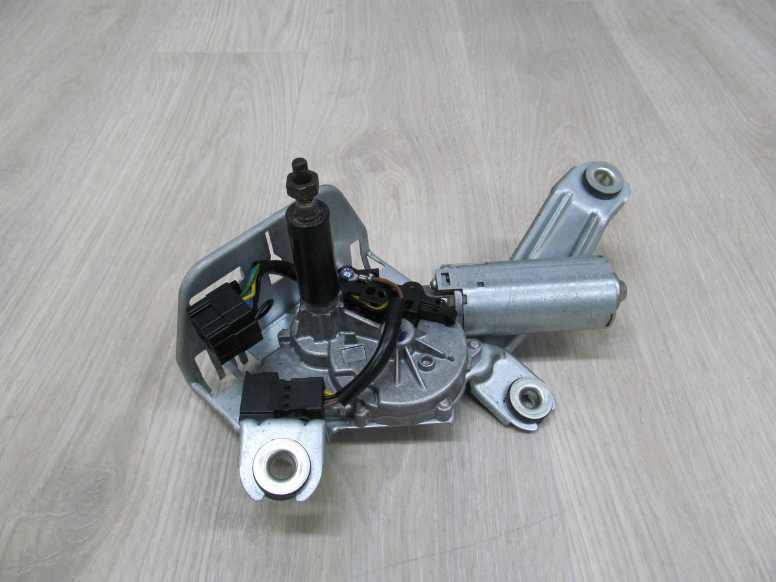 MERCEDES ML 163 LIFT SILNICZEK WYCIERACZKI KLAPY TYL 1638203142 01-05