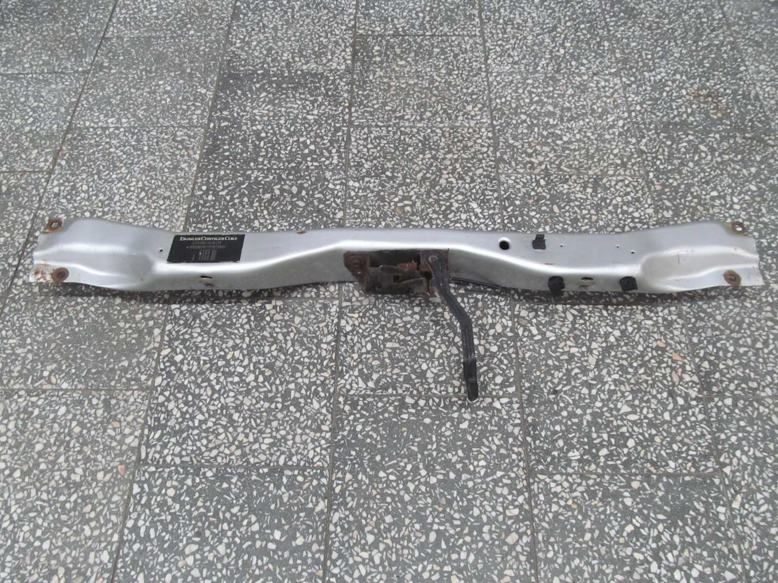 CHRYSLER VOYAGER WZMOCNIENIE CZOLOWE PAS GORNY PRZOD 05-07