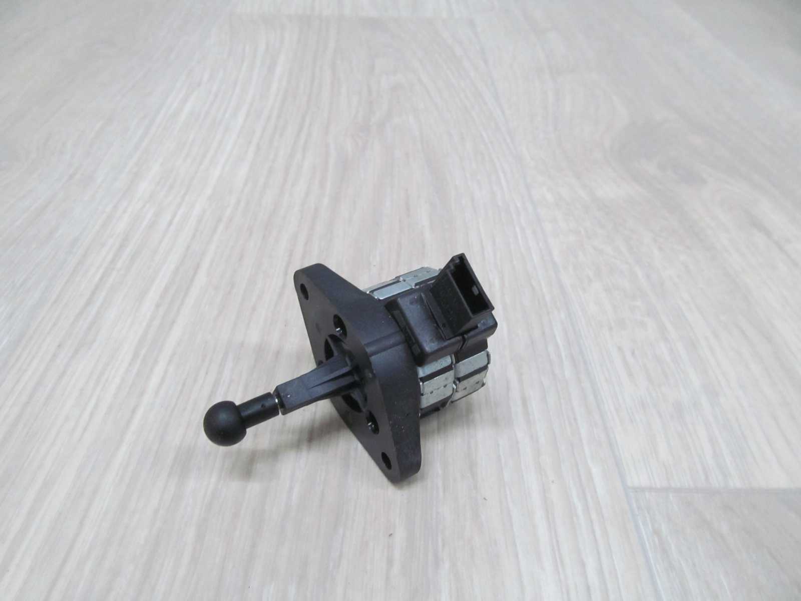 VW SEAT AUDI SKODA SILNICZEK REGULACJI LAMP XENON A1408201908 00-10