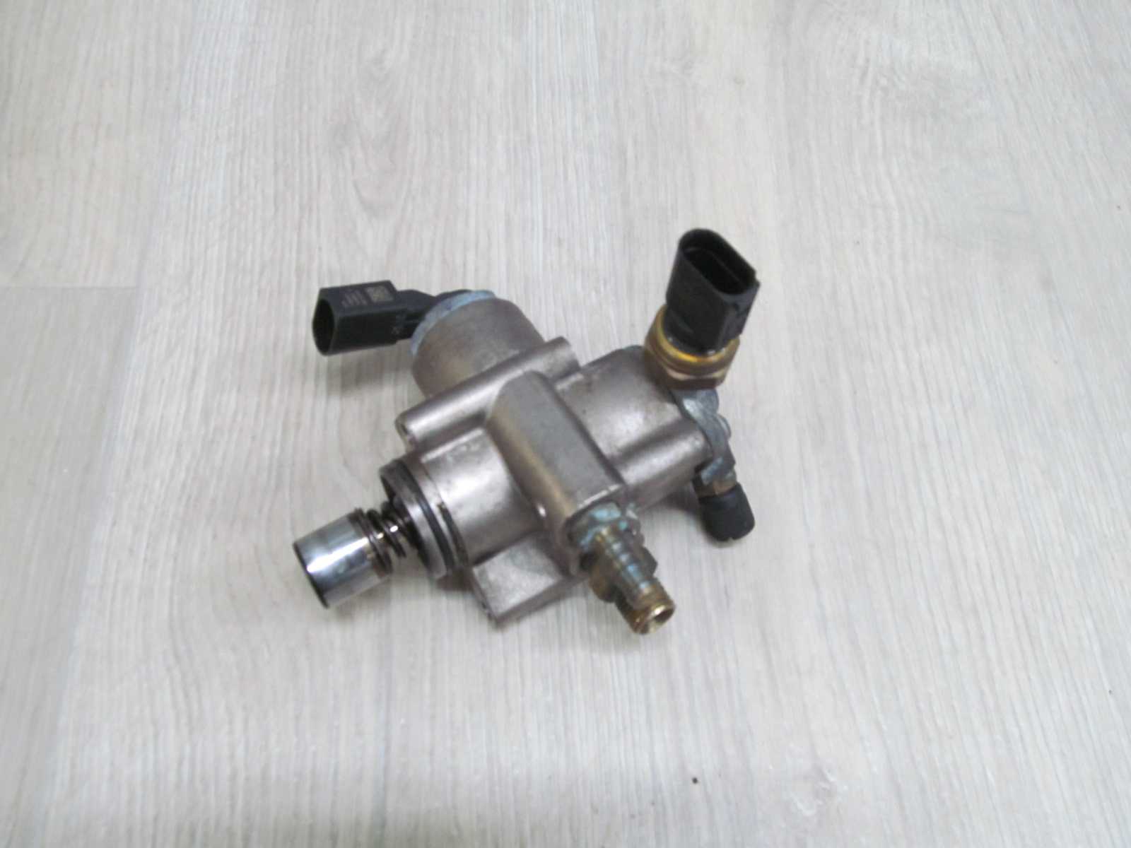 AUDI VW SKODA 2.0 TFSI POMPA WTRYSKOWA PALIWA 06F127025H