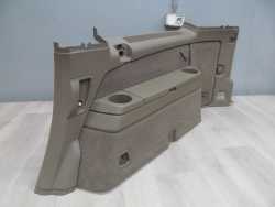VOLVO XC90 LIFT BOCZEK TAPICERKA BAGAZNIKA TYL PRAWY 39889862 BEZ 06-14