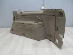 VOLVO XC90 LIFT BOCZEK TAPICERKA BAGAZNIKA TYL PRAWY 39889862 BEZ 06-14