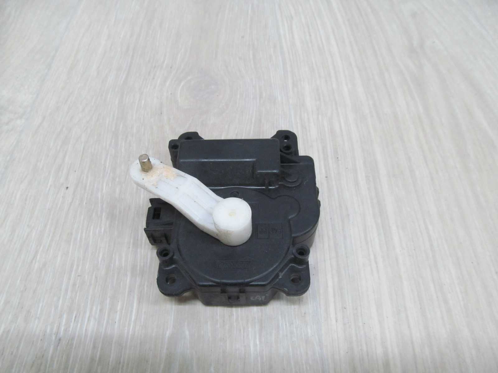 TOYOTA SILNICZEK KLAPY NAGRZEWNICY AW063700-7811 01-09