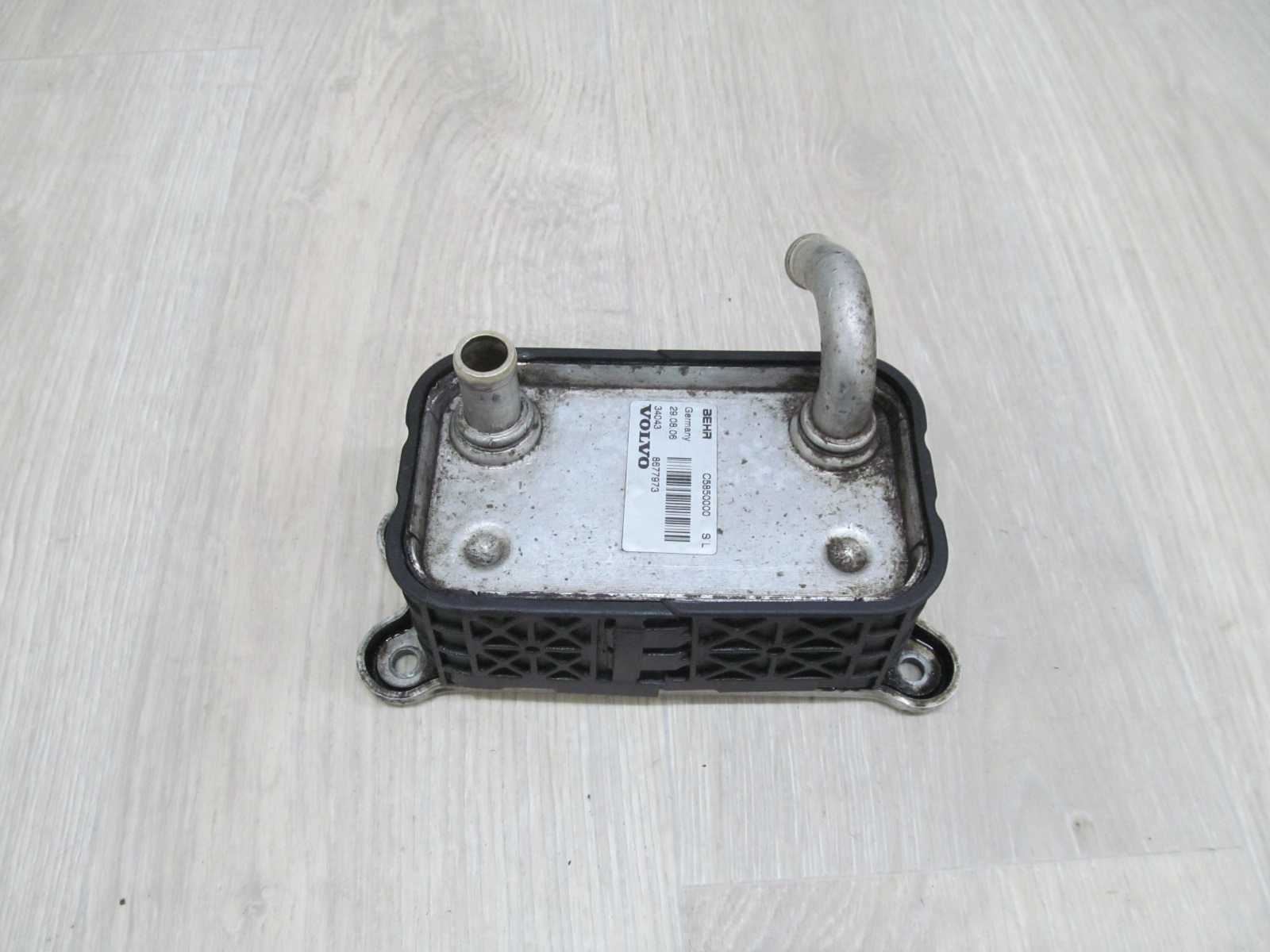 VOLVO V70 S80 XC90 2.4 D5 CHLODNICZKA OLEJU 8677973