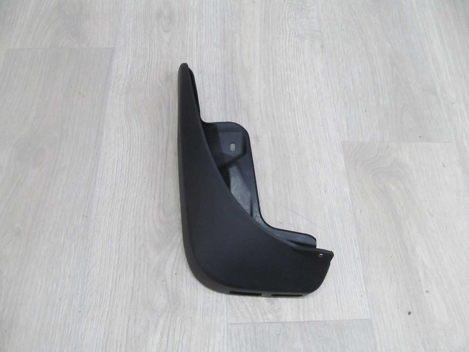 AUDI A4 B6 CHLAPACZ OSLONA TYL LEWY 8E0075101