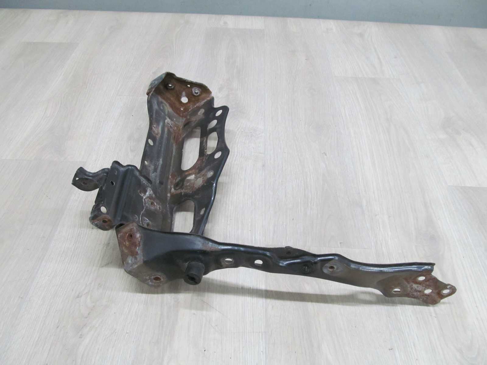 LEXUS IS II WZMOCNIENIE OKULAR LAMPY PRAWY PRZOD 05-10