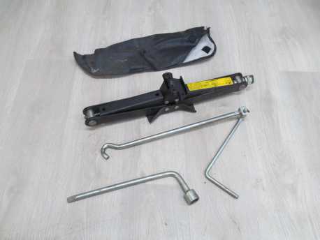 VOLVO XC90 LIFT SLIZG ZDERZAKA TYL LEWY 30698135 07-14