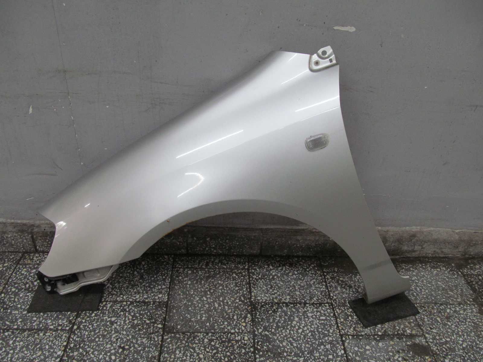 TOYOTA COROLLA E12 SEDAN 01-07 BLOTNIK LEWY PRZOD 1C0