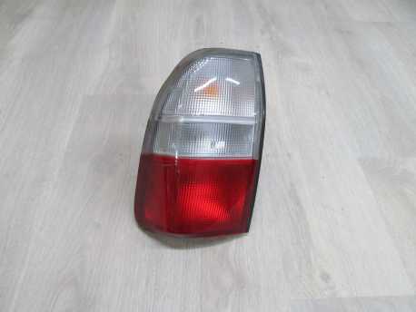 MITSUBISHI L200 L 200 95-05 LAMPA TYL LEWA 2141952