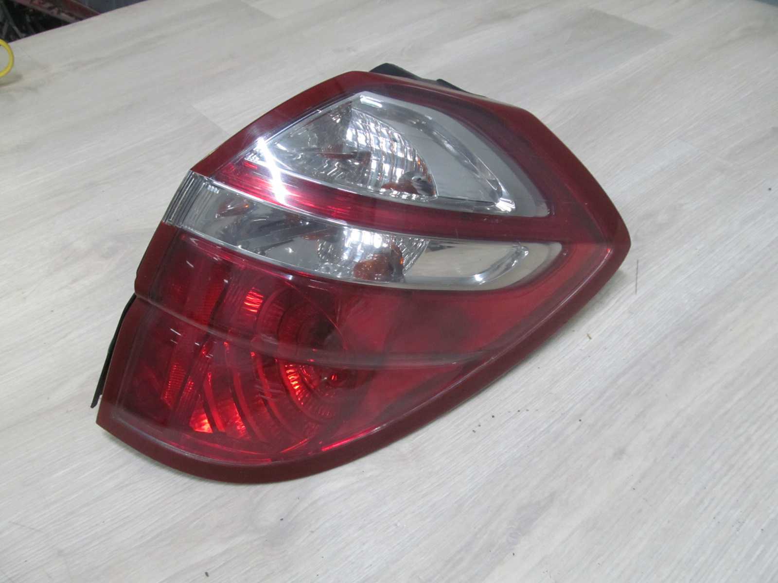 SUBARU LEGACY IV OUTBACK KOMBI LIFT LAMPA TYL PRAWA 06-08 220-20952