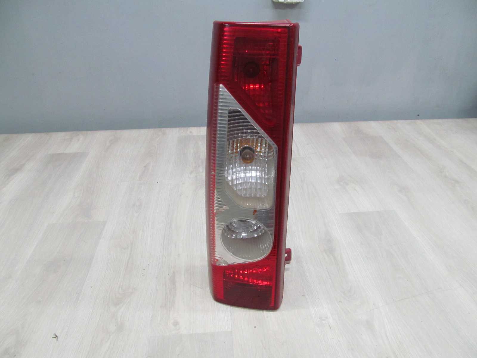 FIAT SCUDO JUMPY EXPERT II LAMPA TYL LEWA TYLNA 08-14