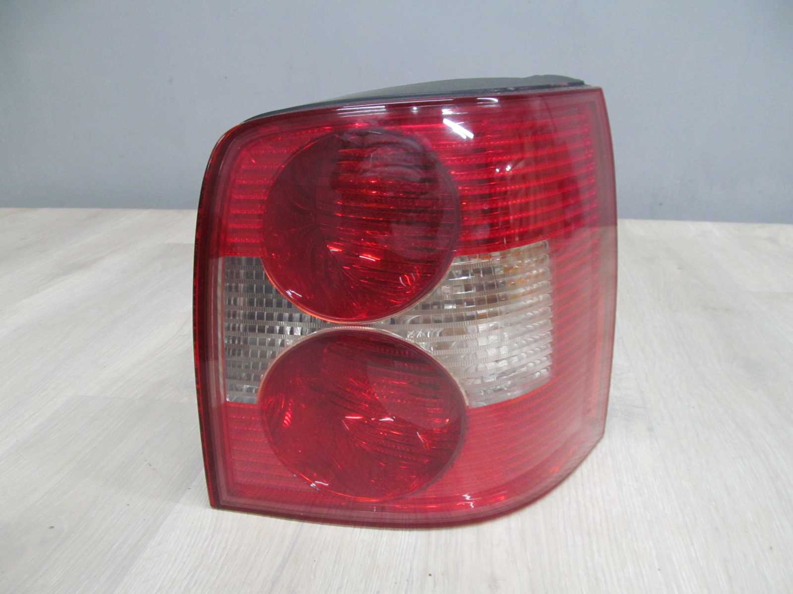 VW PASSAT B5 KOMBI LIFT FL LAMPA TYL PRAWA 3B9945096 00-05