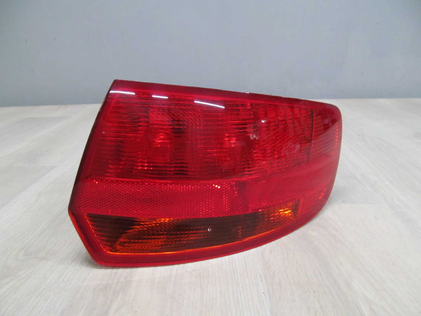 AUDI A3 8P SPORTBACK 5D LAMPA TYLNA TYL PRAWA 05-09 8P4945096C
