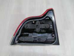 VOLVO S60 I LAMPA TYL PRAWA 8664080 00-04