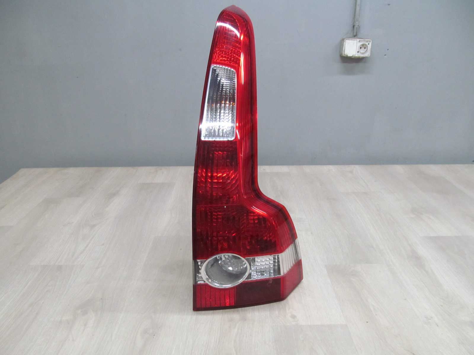 VOLVO V50 04-08 LAMPA TYL TYLNA PRAWA